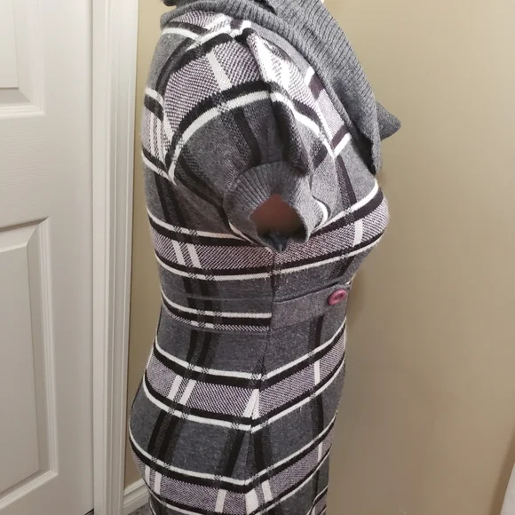 Sweater - Picture 2 of 4